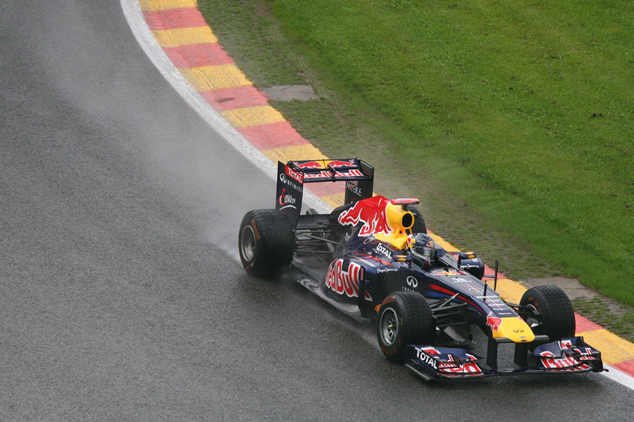 david coulthard for red bull racing in his F1 car