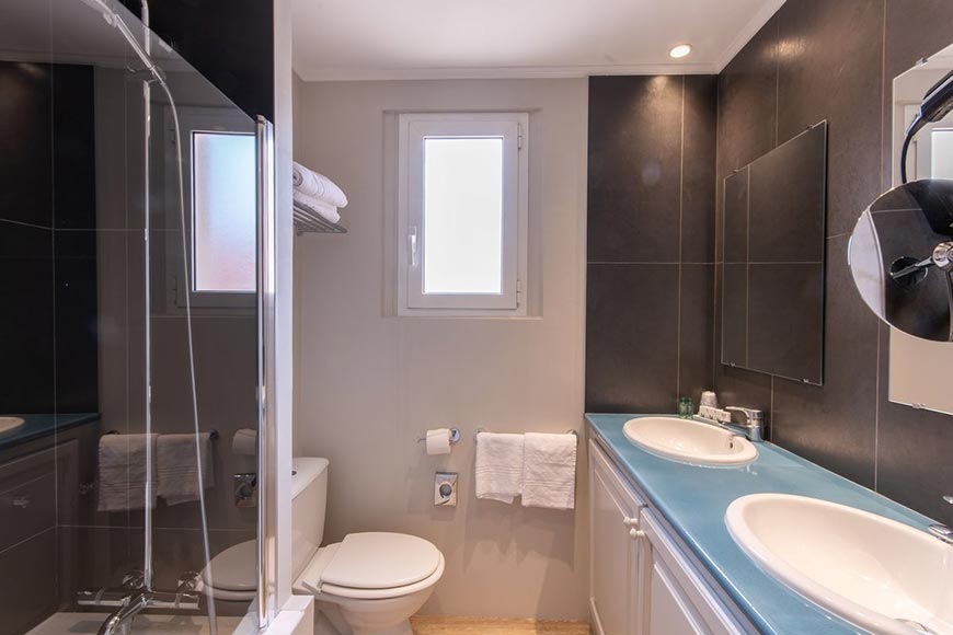 bathroom with shower, toilet and sink