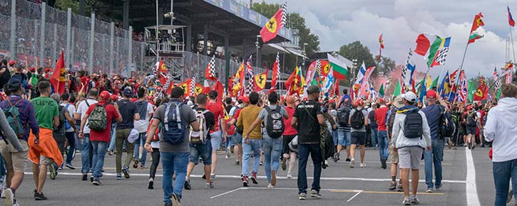 formula one crowd at the monza gp