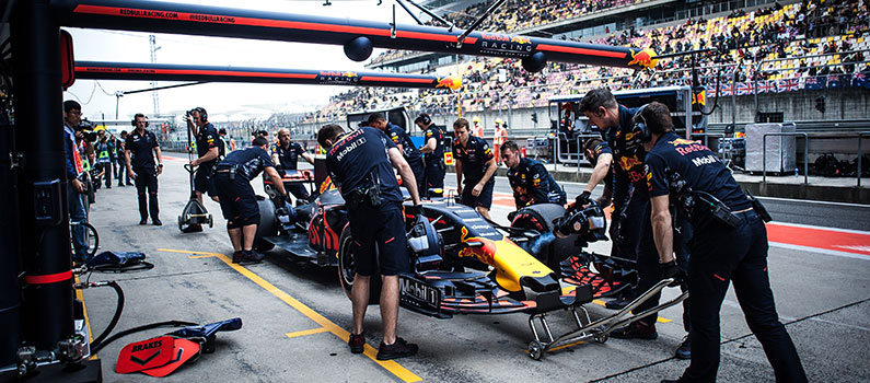 red bull in the pits sorting out their f1 car