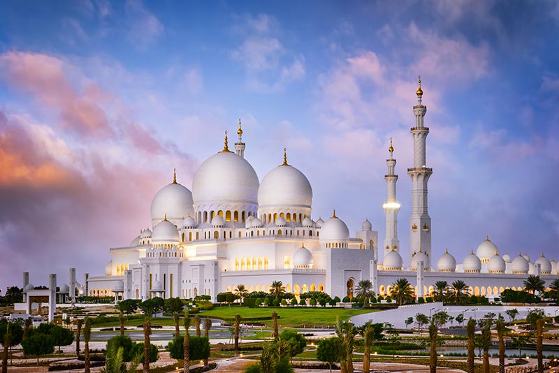 Sheikh Zayed Grand Mosque at dusk in Abu Dhabi