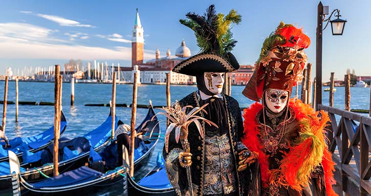 couple dressed up at the venice carnival