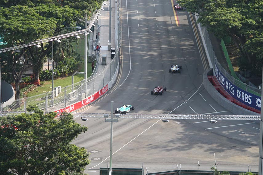 f1 cars racing
