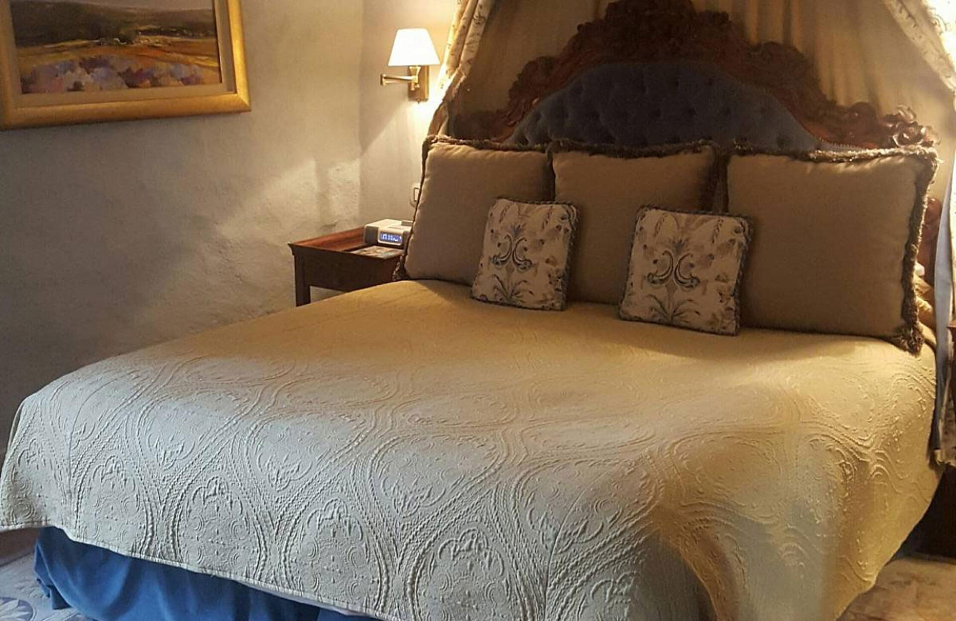 1714045495standard-room3