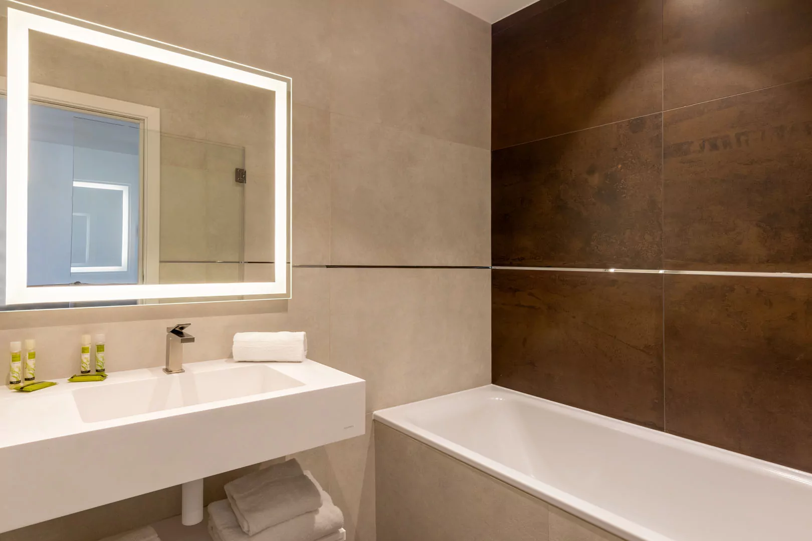 CHAMBRE-DLX-SDB